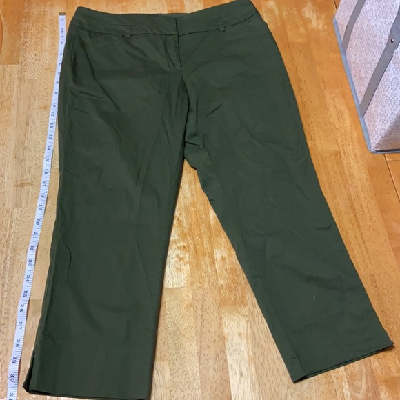 New york and company womans pant. Size 6 used. - Picture 2 of 8